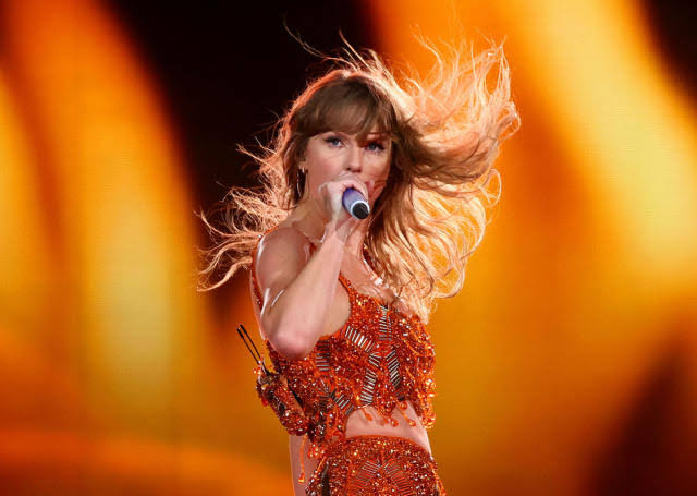 UPDATED BREAKING NEWS: Music sensation and multiple Grammy awards winner Taylor Swift hits another milestone — her 113th show! BEFORE WE CELEBRATE HER, DO YOU AGREE WITH PUBLIC OPINIONS THAT HER BOYFRIEND, CHIEFS TRAVIS KELCE HAS CONTRIBUTED TO THIS FEAT? LET'S HEAR FROM YOU