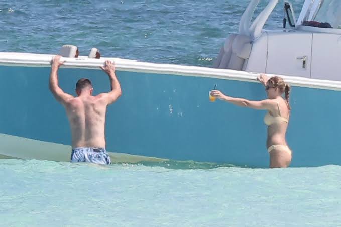 EXCLUSIVETaylor Swift and Travis Kelce soak up last weeks of summer before NFL season by shacking up at her $17M Rhode Island mansion