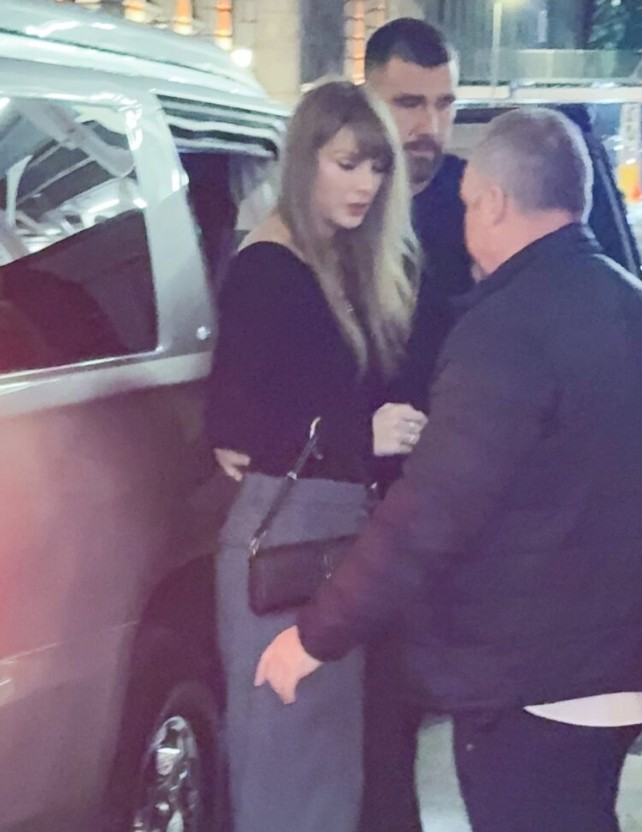 Breaking News: Did Taylor Swift and Travis Kelce Just Have a Steamy Moment in the Car? The Couple Was Spotted at The Polo Bar in New York City for a Dinner Date – Taylor’s Hair Looked Wet as She Stepped Out of the Car’s AC as Eagle-Eye Fan Spot Traces of a very Steamy Encounter, While Travis Held Her Hand Tight, Shielding Her from Wild Fans and Paparazzi… But Wait Until You See Who Picked Up the Very Expensive Check