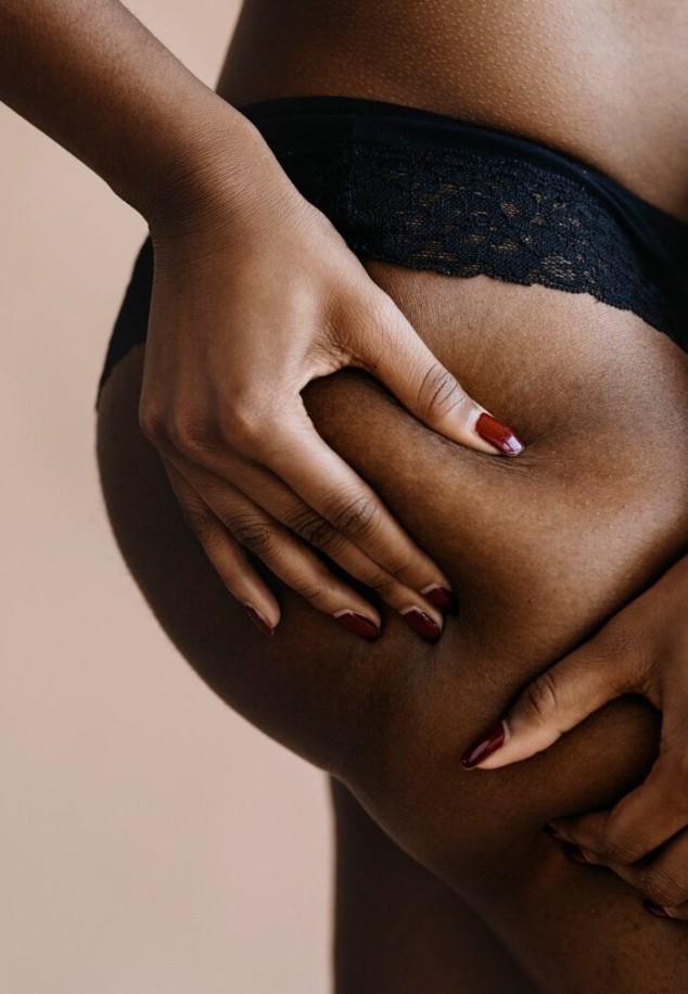 See 5 Private Serena Williams Exercise Photos as She Grabs Her Massive Watermelon Backside — Too Big to Fit in Her Hand, and What Sent Fans Exploding Was When She Lay Down Showing the Full Size of Every Curve