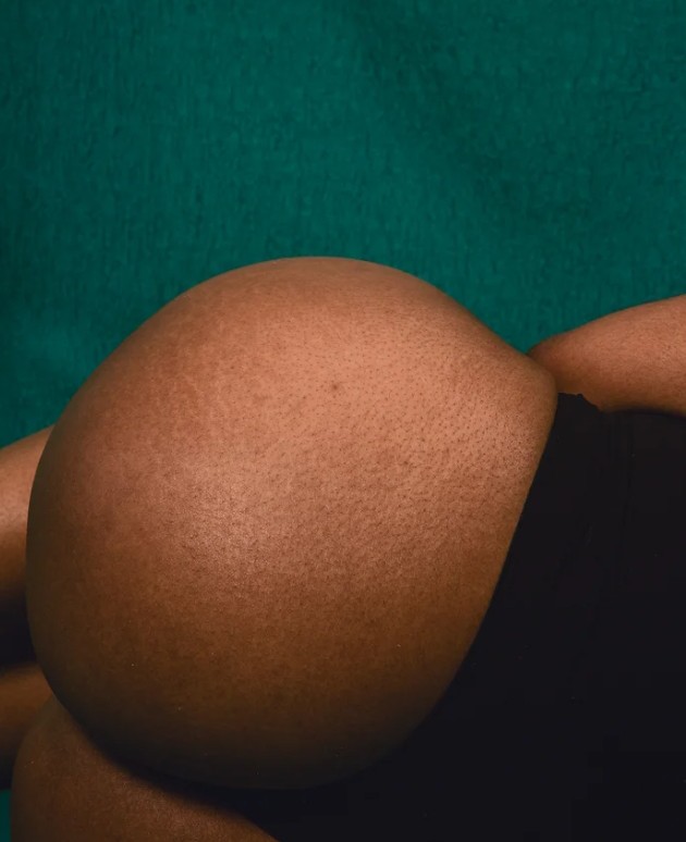 See 5 Private Serena Williams Exercise Photos as She Grabs Her Massive Watermelon Backside — Too Big to Fit in Her Hand, and What Sent Fans Exploding Was When She Lay Down Showing the Full Size of Every Curve