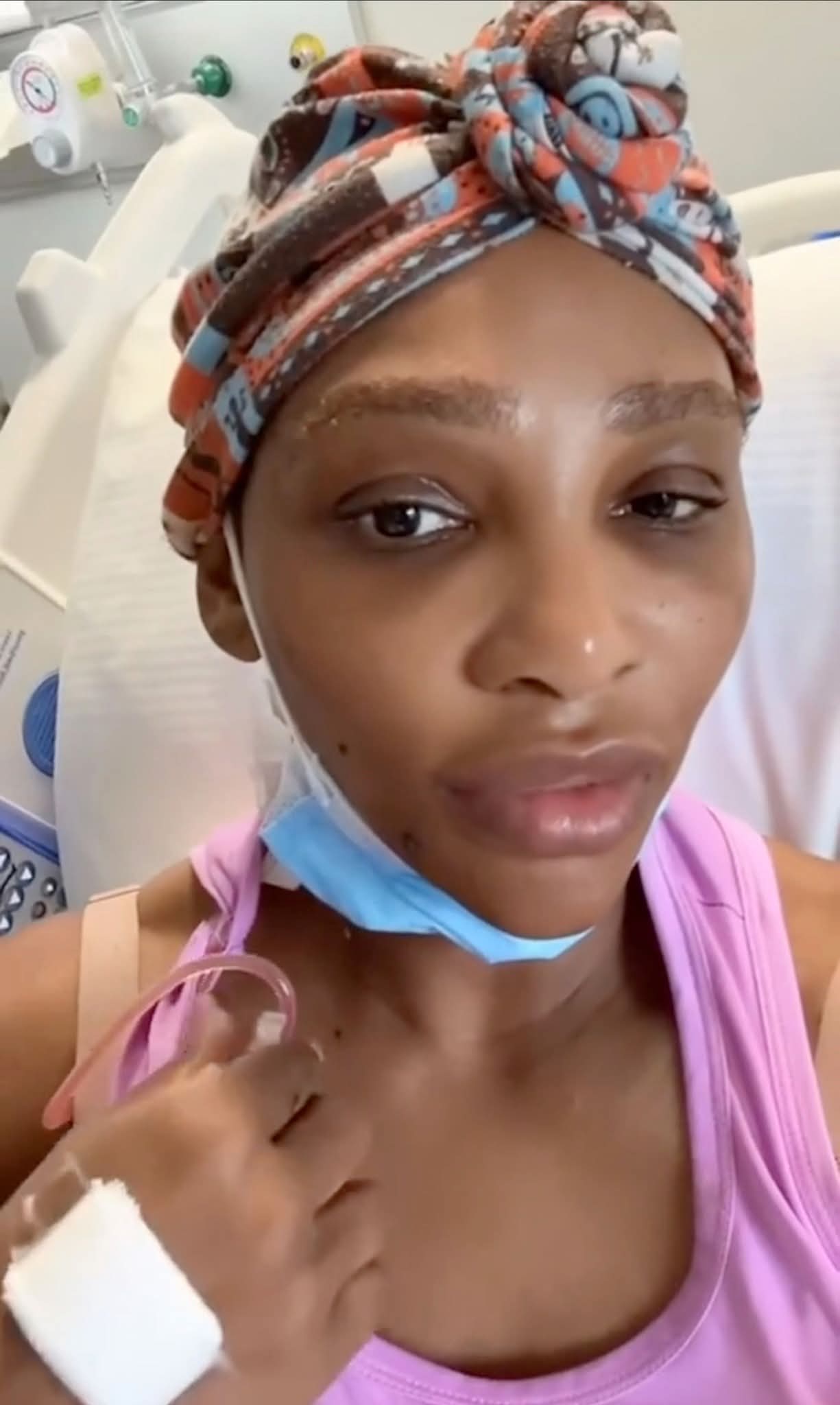 “Breaking: Serena’s doctors just removed a massive cyst from her neck – fans can’t stop praying for her speedy recovery. 🙏 Tag a friend who’d want to send good vibes!